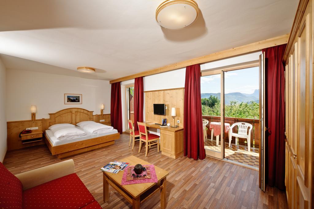 Hotel St. Justina Hof Eppan an der Weinstraße Exterior foto