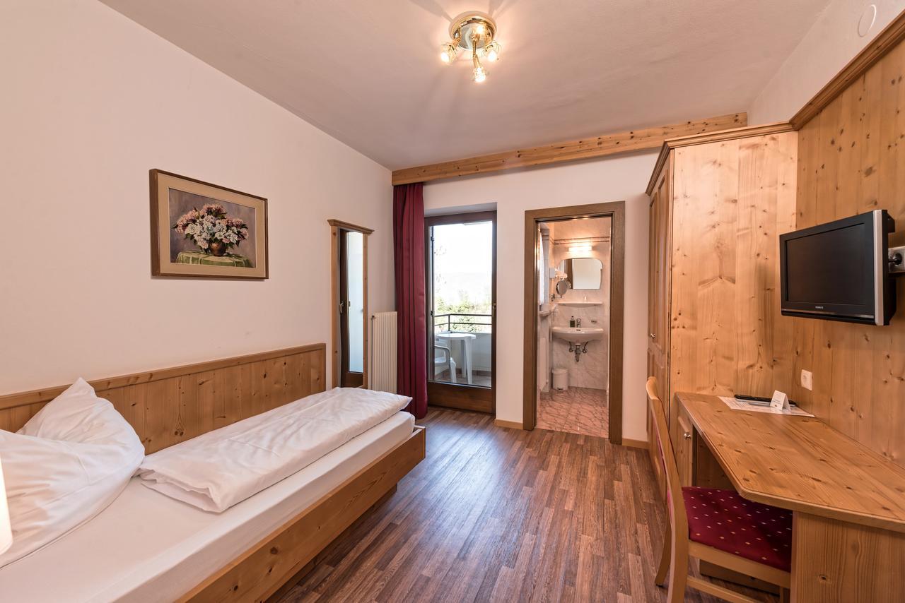 Hotel St. Justina Hof Eppan an der Weinstraße Exterior foto